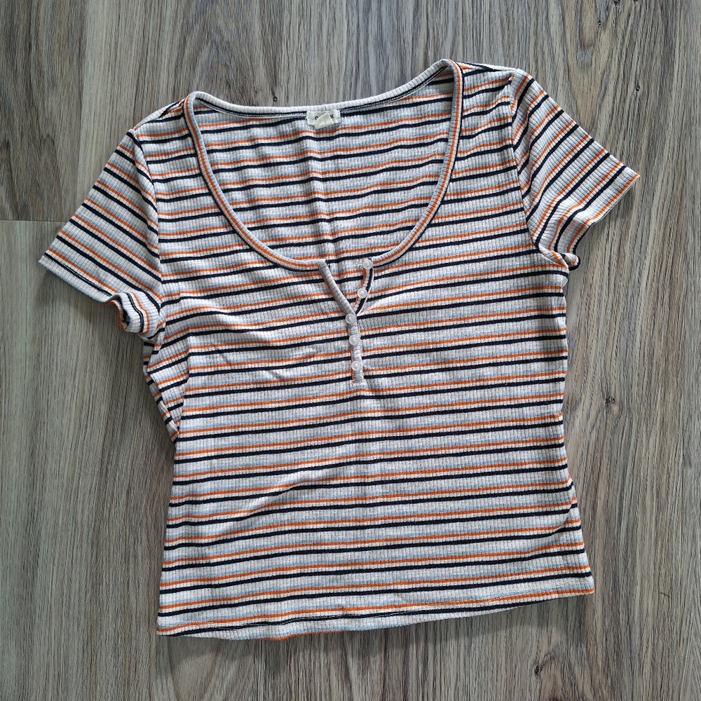 Garage Striped‎ Cropped Henley Tee. Medium Like New
